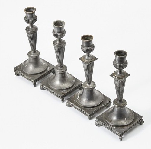 SET CUATRO CANDELABROS ESTAÑO GUSTAVIANOS - Imagen 4